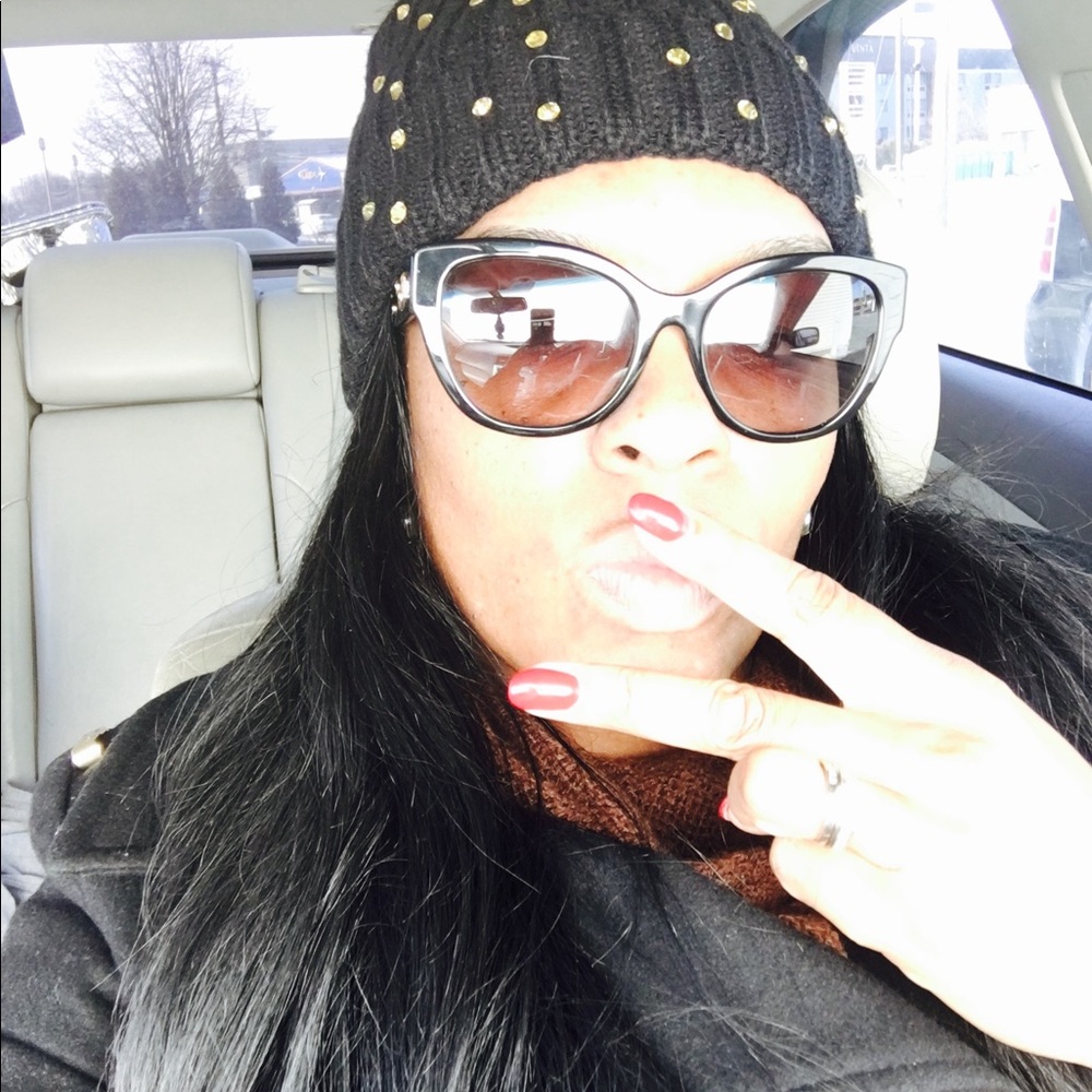 Meet your Posher, Shenia